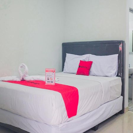 Reddoorz Plus @ Helvetia Medan Luaran gambar