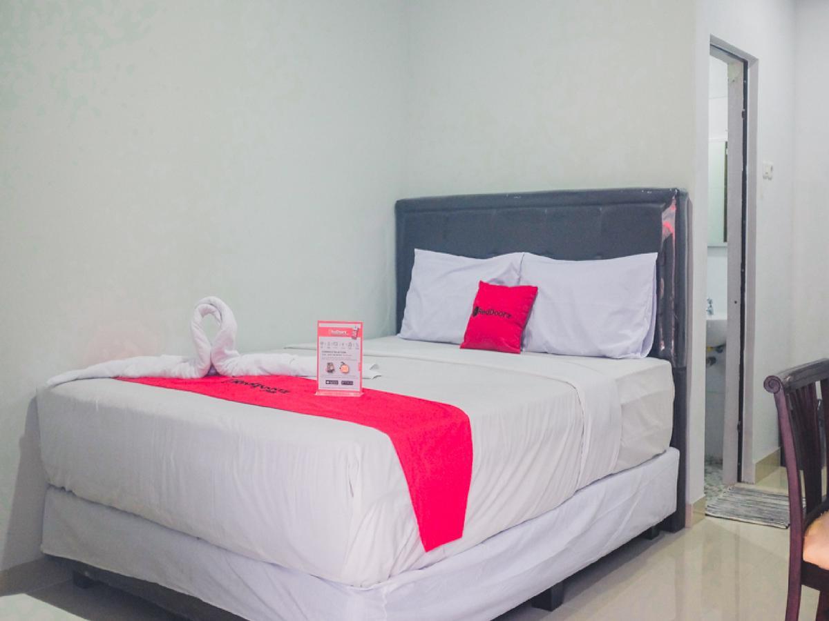 Reddoorz Plus @ Helvetia Medan Luaran gambar